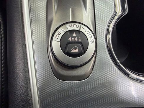 Used 2019 Nissan Pathfinder SL AWD/4WD image 32