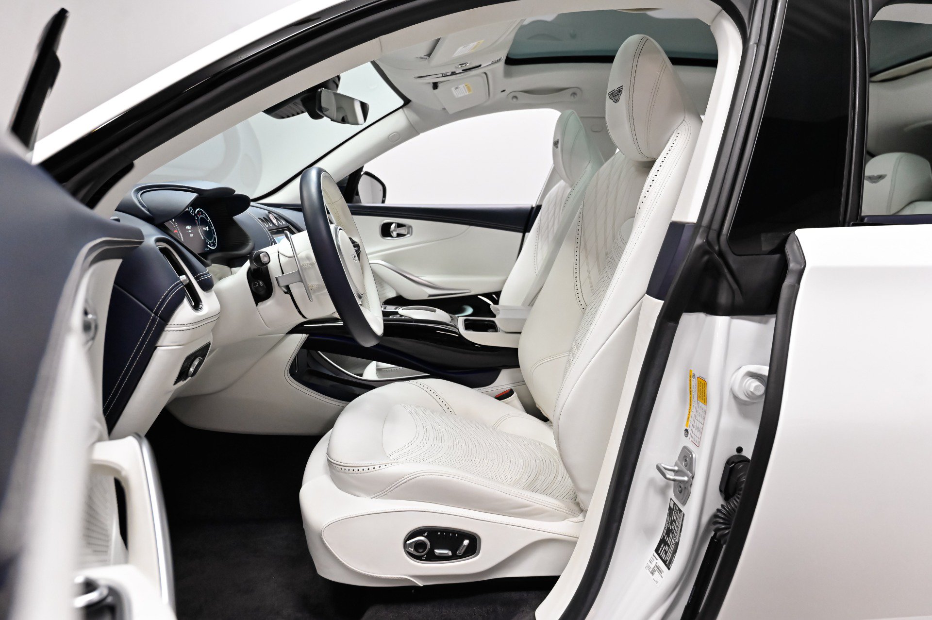 Used 2023 Aston Martin DBX 707 AWD/4WD image 5