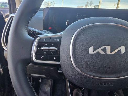 Used 2025 Kia Sorento S image 26
