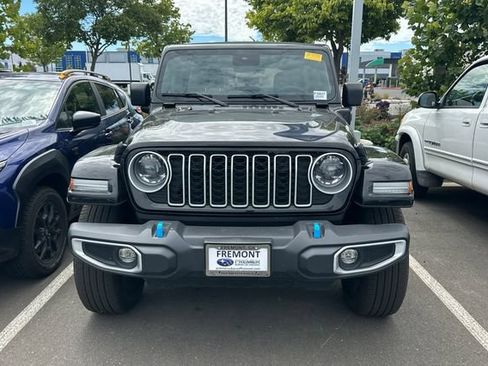 Used 2024 Jeep Wrangler Unlimited Sahara AWD/4WD image 3