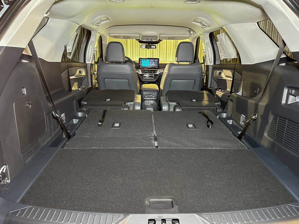 New 2026 Ford Explorer Active w/ Active Comfort Package AWD/4WD image 16