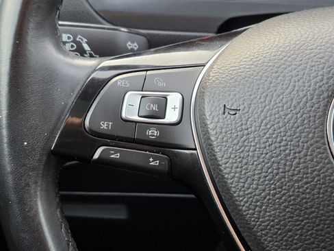 Used 2019 Volkswagen Tiguan SE w/ Panoramic Sunroof Package image 16