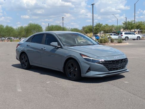 Used 2023 Hyundai Elantra SEL FWD image 7