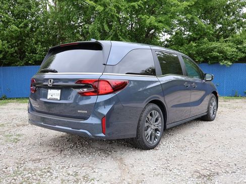 New 2026 Honda Odyssey Touring image 6