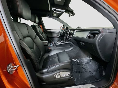 Certified 2023 Porsche Macan S AWD/4WD image 30