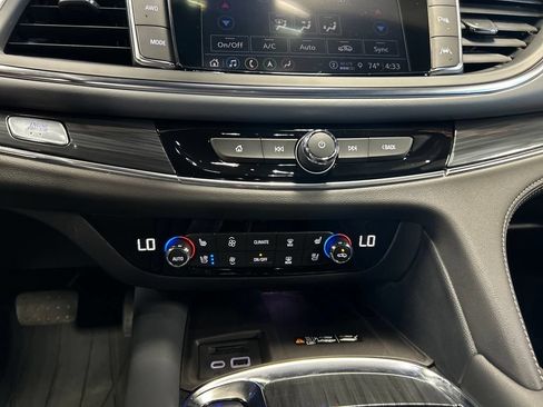 Used 2024 Buick Enclave Premium AWD/4WD image 19