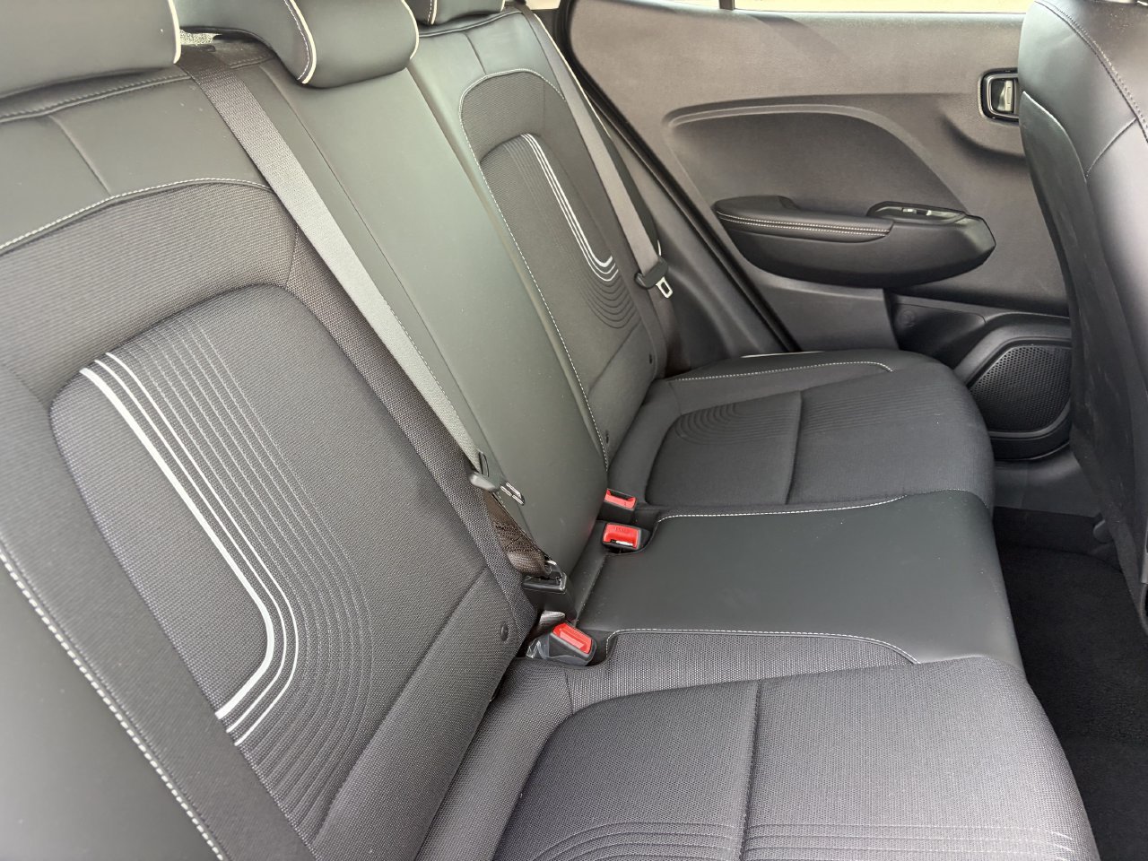 Used 2025 Hyundai Venue Limited FWD image 16