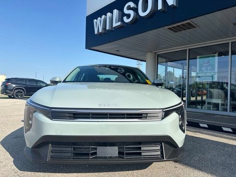 Used 2025 Kia K4 FWD image 2