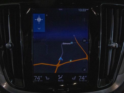 Used 2019 Volvo S60 T6 R-Design image 5