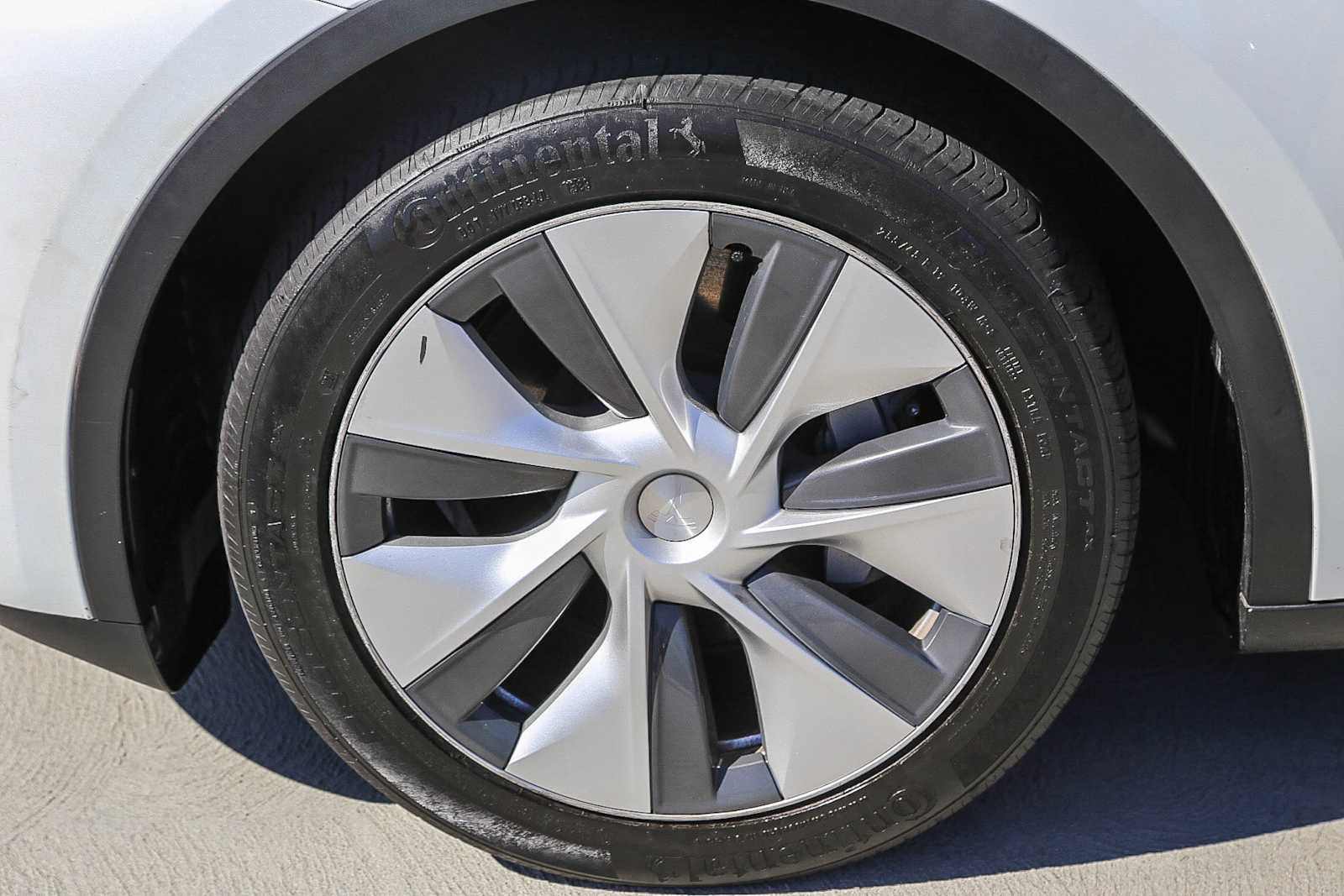 Used 2023 Tesla Model Y Long Range AWD/4WD image 11