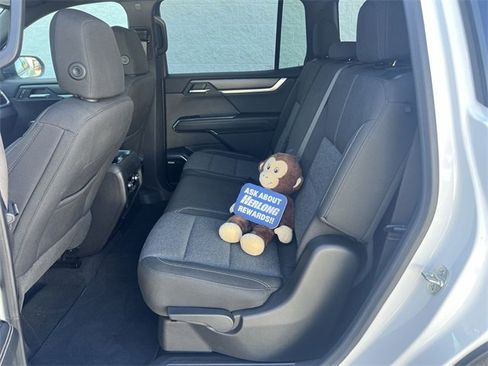 Used 2025 GMC Acadia Elevation image 24