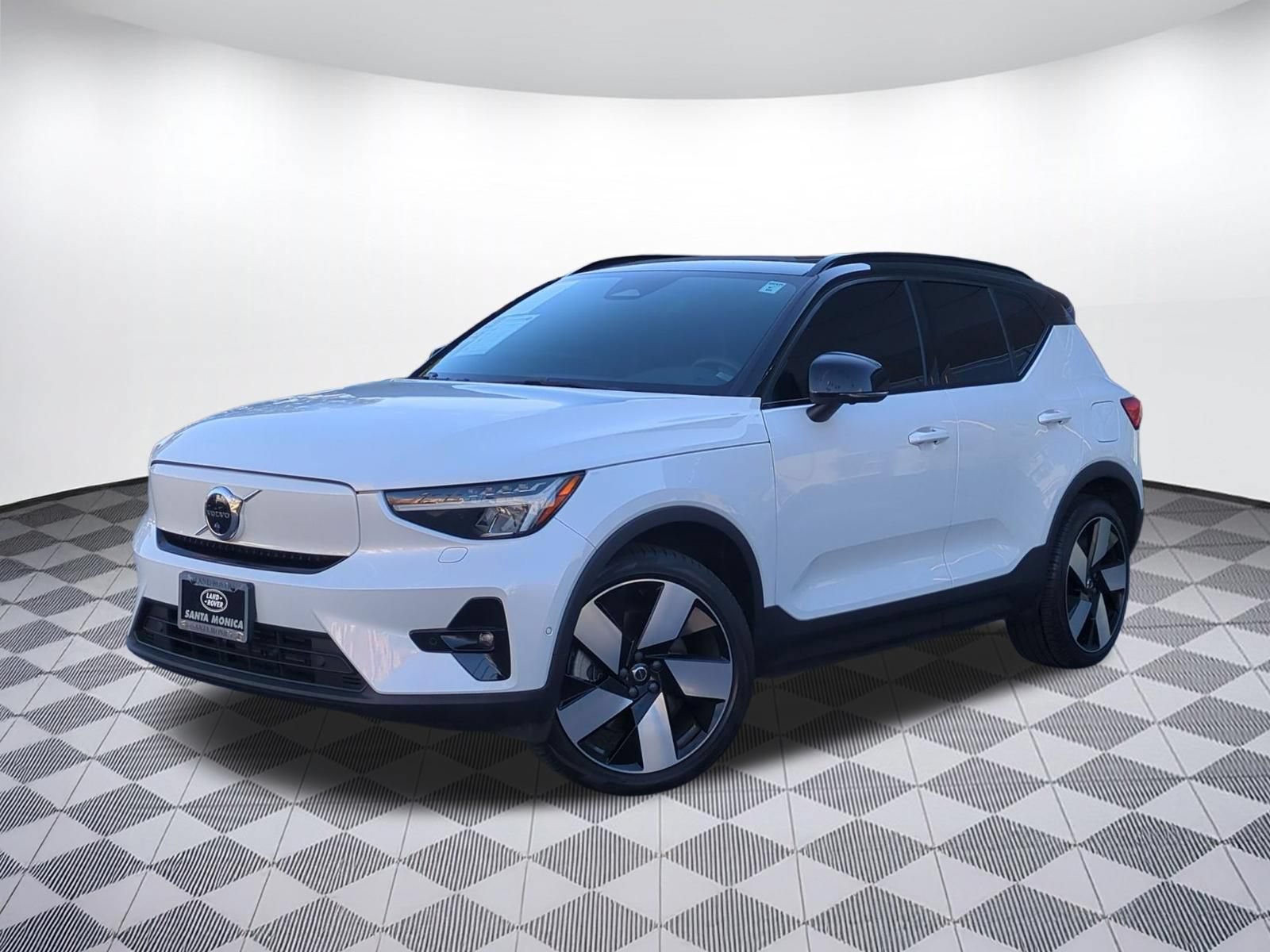 Used 2023 Volvo XC40 Recharge Ultimate AWD/4WD image 1