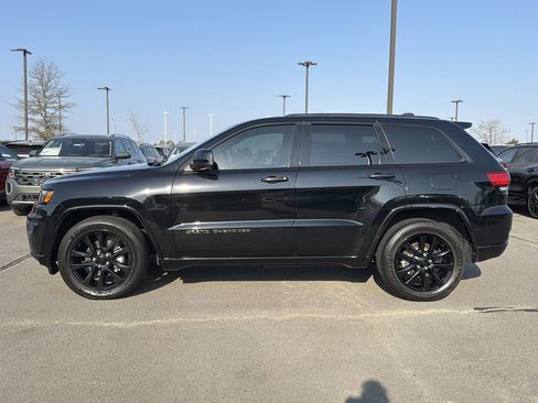 Used 2019 Jeep Grand Cherokee Altitude image 2