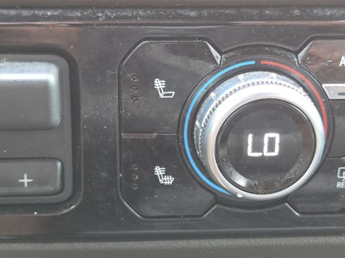Used 2022 GMC Sierra 1500 SLT w/ X31 Off-Road Package AWD/4WD image 9