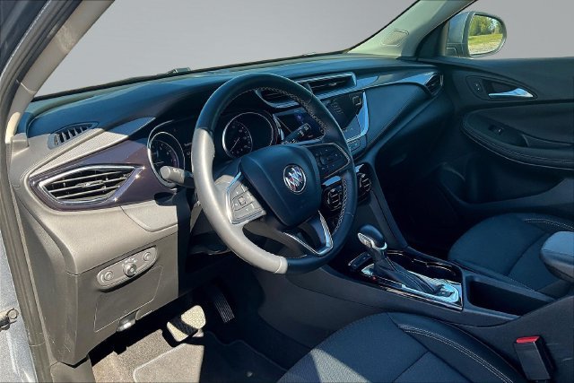 Used 2022 Buick Encore GX Select w/ Sport Touring Package FWD image 17