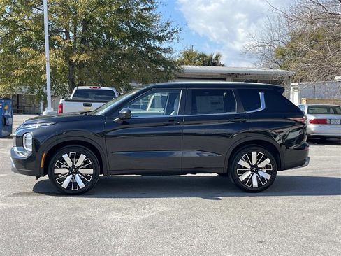 New 2026 Mitsubishi Outlander SE image 2