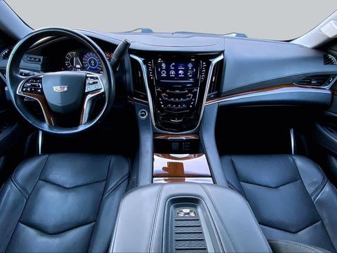 Used 2020 Cadillac Escalade Premium Luxury RWD image 16