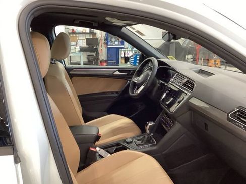 Certified 2024 Volkswagen Tiguan SE R-Line AWD/4WD image 12