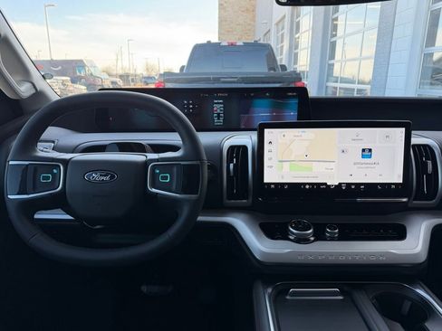 New 2025 Ford Expedition Active image 28