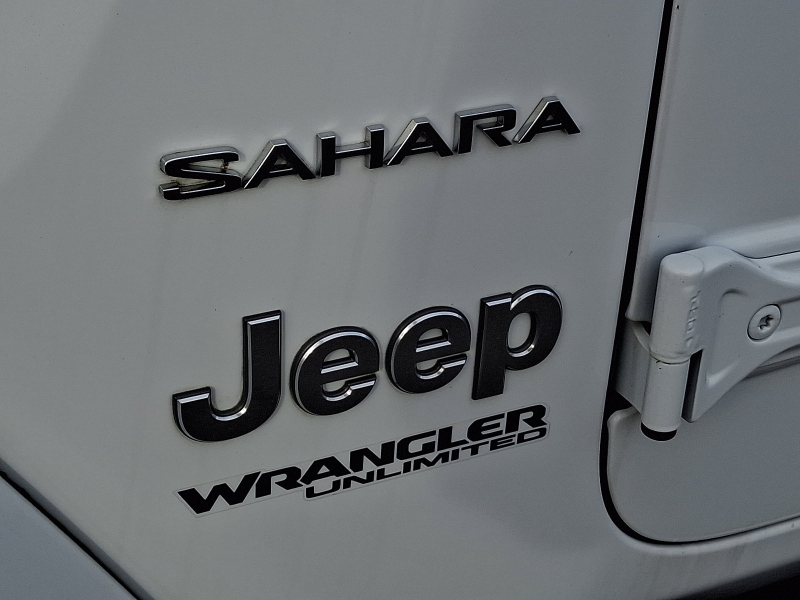 Used 2018 Jeep Wrangler Unlimited Sahara w/ Dual Top Group AWD/4WD image 31