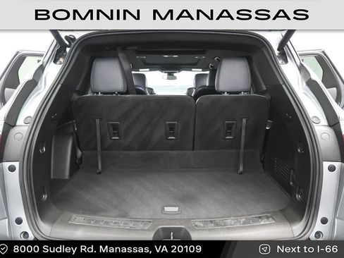 Used 2023 Buick Enclave Essence w/ Experience Buick Package AWD/4WD image 11