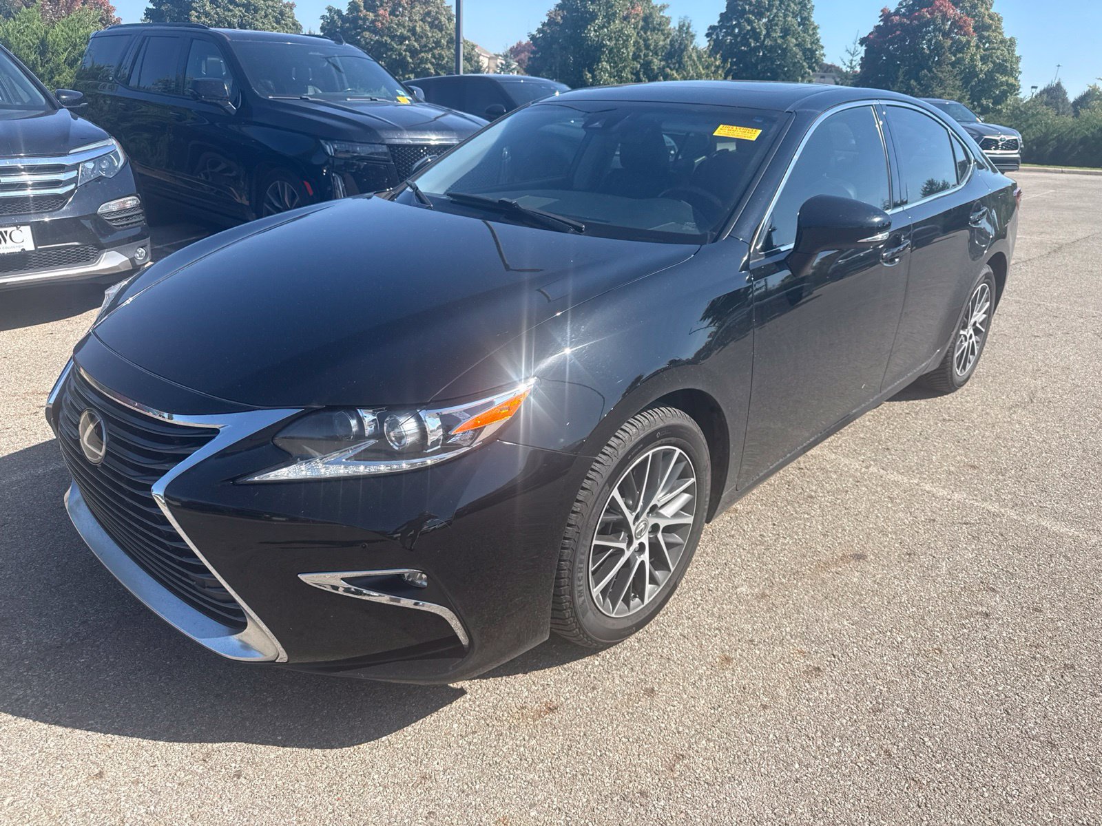 Used 2016 Lexus ES 350 w/ Luxury Package w/Wood Trim FWD image 1