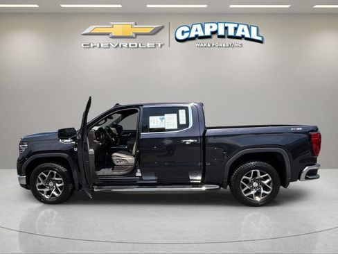 Used 2022 GMC Sierra 1500 SLT w/ SLT Premium Plus Package AWD/4WD image 9