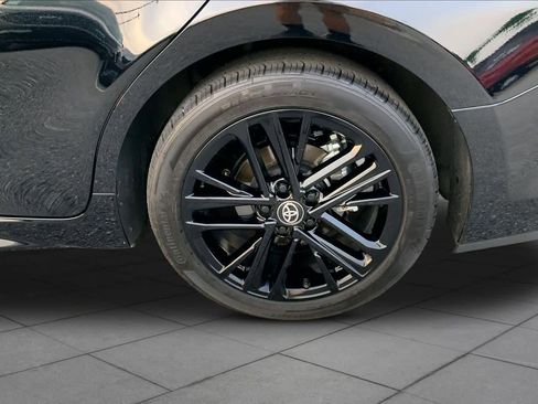 Used 2025 Toyota Camry SE w/ Multimedia Upgrade Package image 10