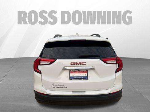 Used 2023 GMC Terrain SLE w/ Driver Convenience Package image 5