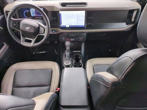 Used 2023 Ford Bronco Wildtrak image 18