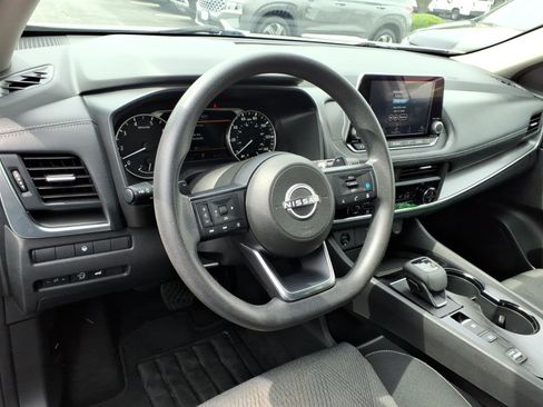Used 2024 Nissan Rogue SV FWD image 8