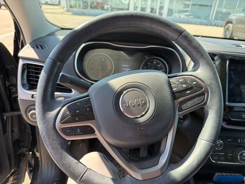 Used 2019 Jeep Cherokee Limited AWD/4WD image 17