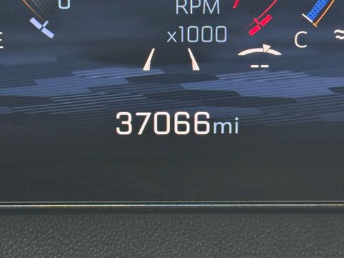 Used 2025 Chevrolet Traverse LT image 30