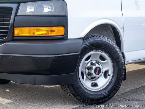 Used 2018 GMC Savana 3500 Extended w/ Driver Convenience Package image 4