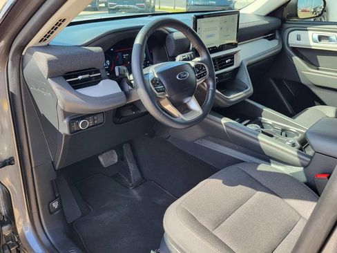 Certified 2025 Ford Explorer Active RWD image 3