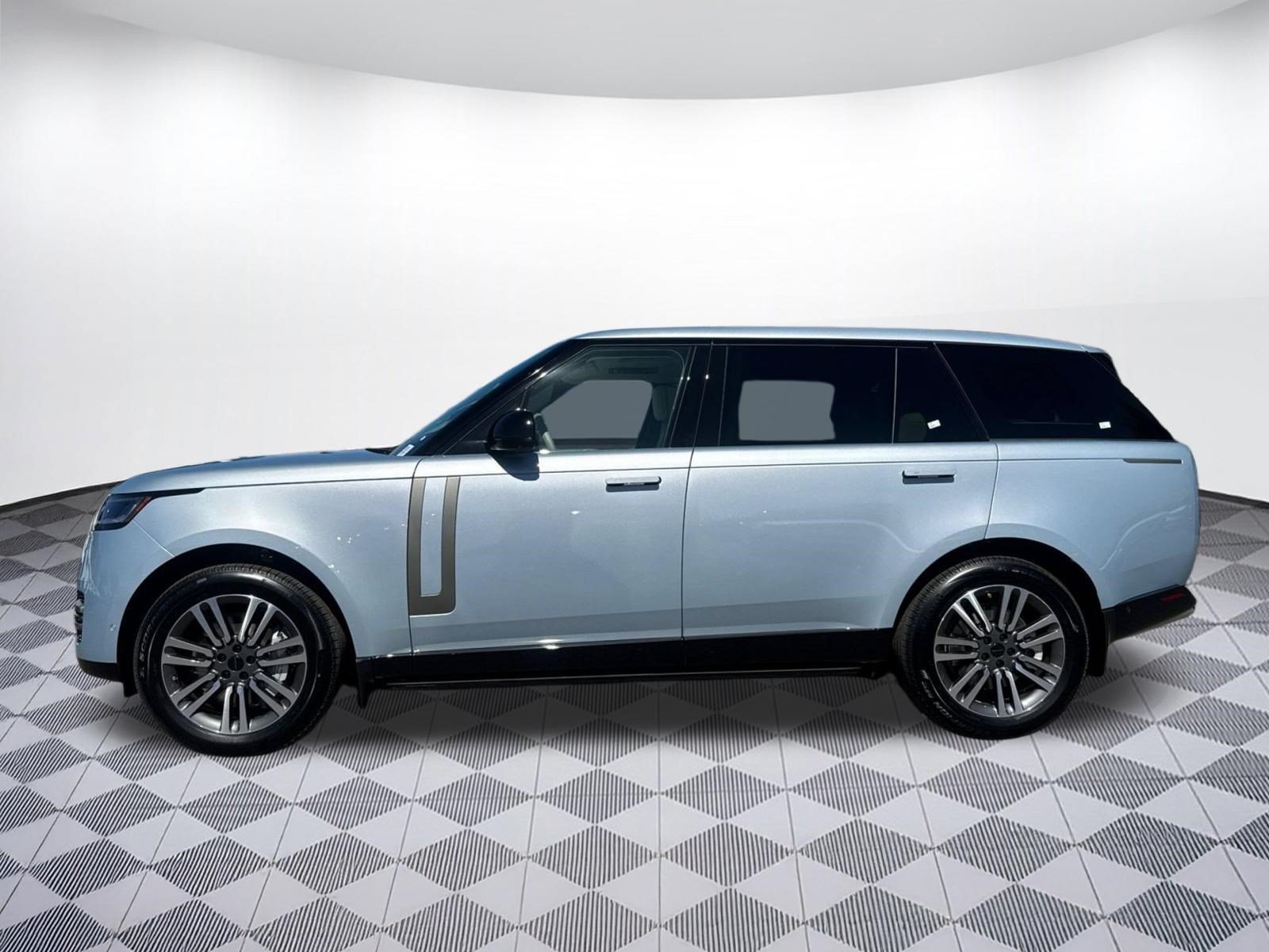 New 2026 Land Rover Range Rover Long Wheelbase SE AWD/4WD image 2