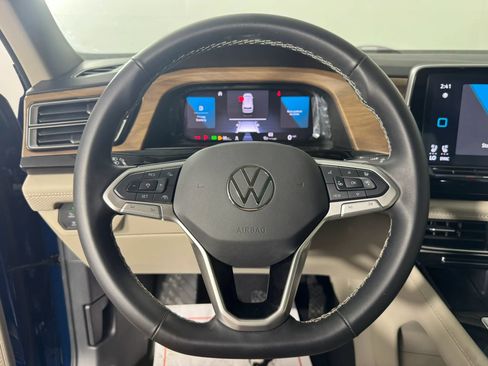 Used 2025 Volkswagen Atlas SE w/ Panoramic Sunroof Package image 13