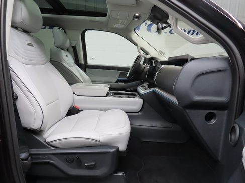 Used 2025 Ford Expedition Max Platinum w/ Platinum Ultimate Package image 36