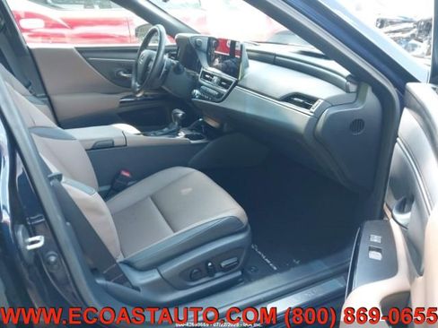 Used 2025 Lexus ES 300h w/ Premium Package image 11