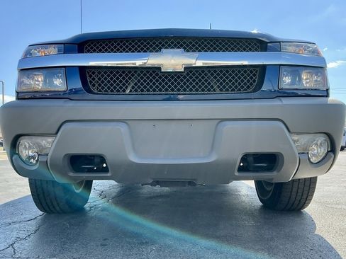 Used 2002 Chevrolet Avalanche 4x4 w/ Off-Road Suspension Pkg image 9