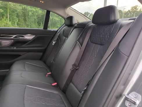 Used 2018 BMW 750i RWD image 30