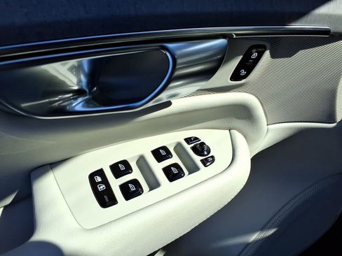 New 2026 Volvo XC90 B5 Ultra image 11