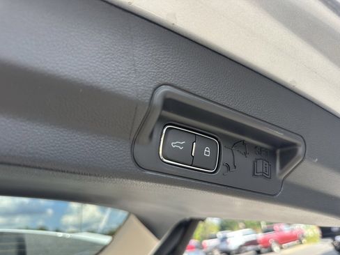 Used 2025 Ford Explorer Active image 40