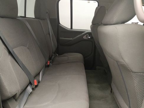 Used 2016 Nissan Frontier SV image 19