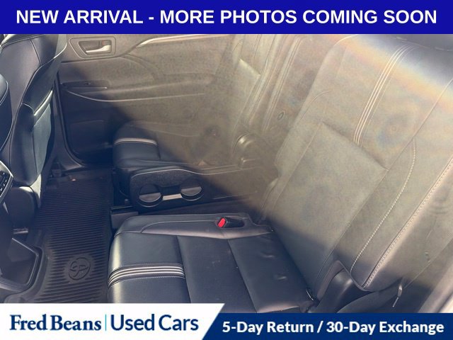 Used 2017 Toyota Highlander SE w/ Carpet Mat Package AWD/4WD image 15