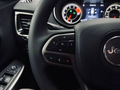 Used 2022 Jeep Cherokee Limited image 29