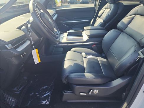 New 2026 Lincoln Navigator Reserve w/ Jet Appearance Package AWD/4WD image 13