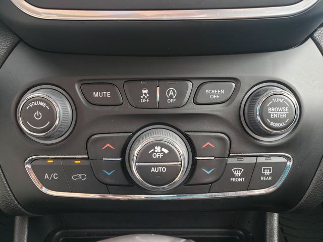 Used 2022 Jeep Cherokee Latitude Lux w/ Sun & Sound Group AWD/4WD image 23