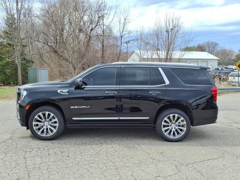 Used 2021 GMC Yukon Denali w/ Denali Premium Package AWD/4WD image 7