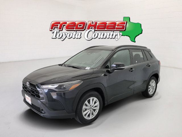 Used 2026 Toyota Corolla Cross LE FWD image 1